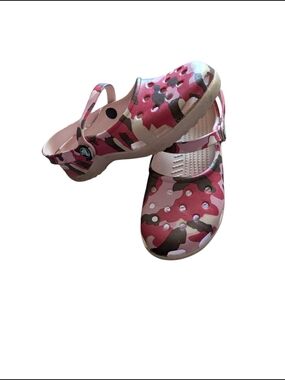 Crocs Big Kids Pink Camo Mary Jane Sandals Sz.7